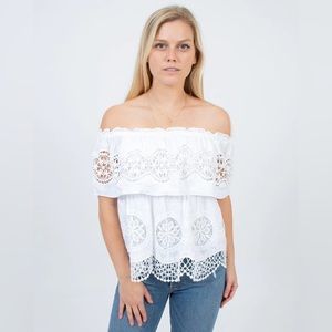 💰PRICE ⬇️ 
 BCBGMAXAZRIA • White Eyelet/ Off or On The Shoulders Top • sz Med